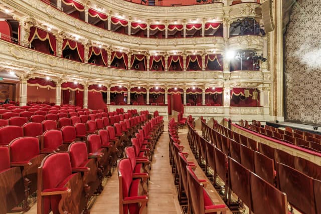 Jakie są teatry w Krakowie? Odkryj niezwykłe miejsca i repertuar Jakie są teatry w Krakowie? Odkryj niezwykłe miejsca i repertuar