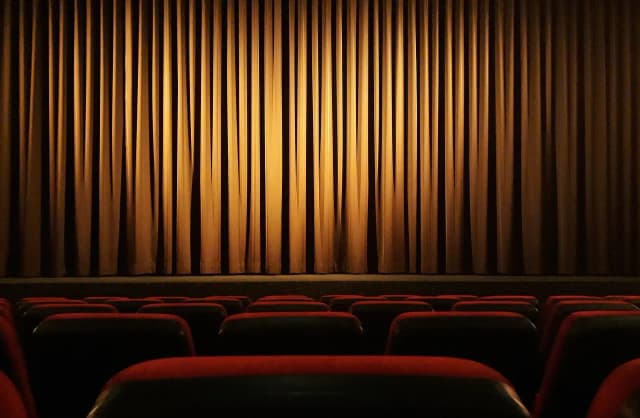 Ile trwa spektakl w teatrze? Sprawdź, co może Cię zaskoczyć